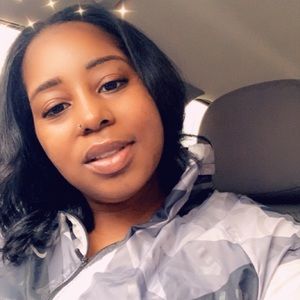 Meet your Posher, Dione